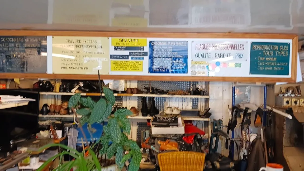 Panneaux de l'atelier de gravure et de cordonnerie Érard